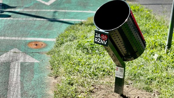 V Ružinove osadili odpadkový kôš špeciálne upravený pre cyklistov