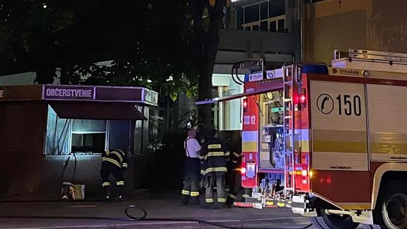 Požiar: Roky nefunkčný stánok bez majiteľa, na ktorý sme v auguste upozornili, horel