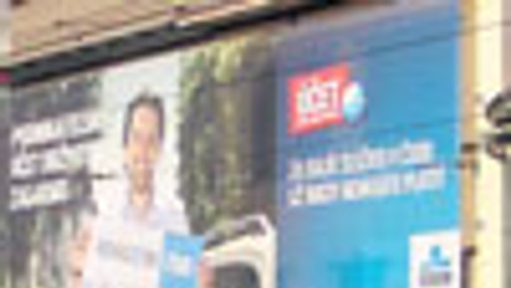 Fasádu budovy na Špitálskej ulici prekrýva reklama