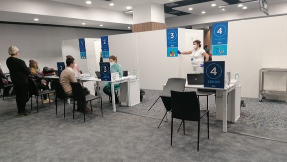 Vakcínou adaptovanou na omikron sa zaočkovalo vyše 21.200 osôb