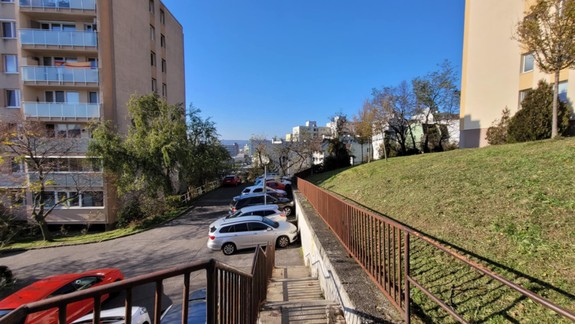 Platené parkovanie: Nové Mesto plánuje zaregulovať parkovanie aj pre lokalitu Kramáre