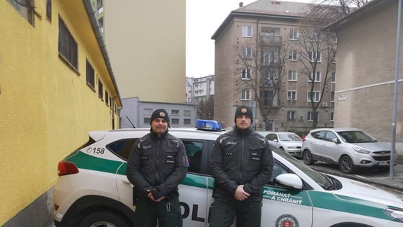 Policajti zachránili 43-ročnú ženu