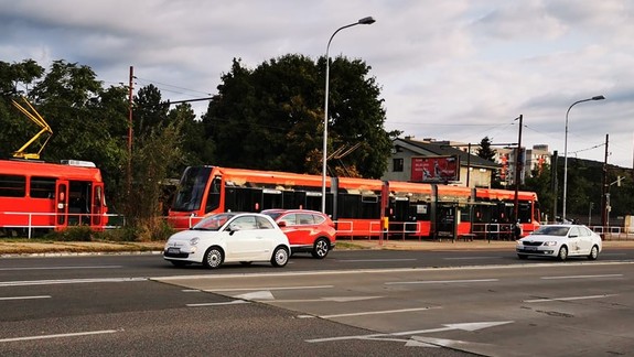 MHD: Pri Vinohradoch sa vykoľajila električka