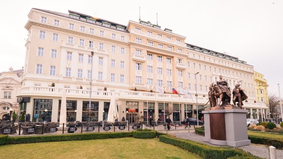 Mestskí poslanci rozhodli - nechcú mať súsošie Márie Terézie na Hviezdoslavovom námestí!