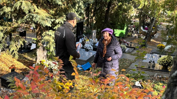 Polícia apeluje na zvýšenú obozretnosť na cintorínoch počas sviatkov