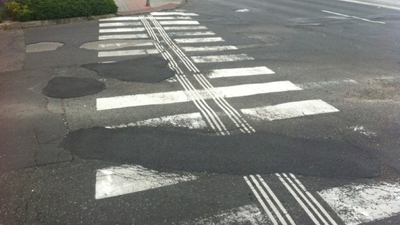 Sporné výtlky na priechode nakoniec opravilo mesto