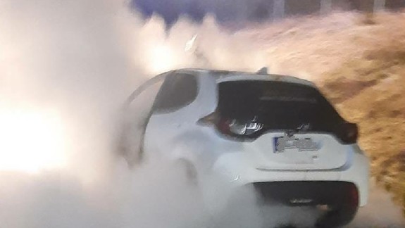 FOTO: Na diaľnici D2 smerom z Prahy do Bratislavy horelo osobné auto!