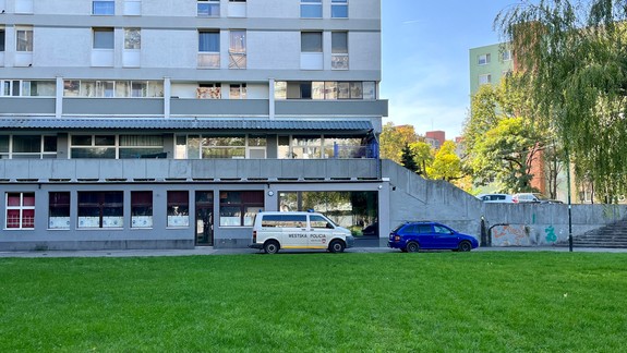 Tragédia vo Vrakuni: Polícia v prípade pádu chlapca z bytovky vedie trestné stíhanie