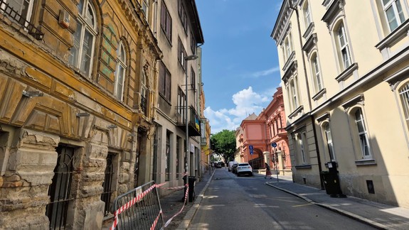 Koziu ulicu rekonštruujú, pribudnú aj nové stromy