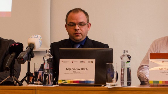 Odkaz Nežnej revolúcie slabne, časy neslobody je nutné si pripomínať, upozorňuje sociológ Hřích