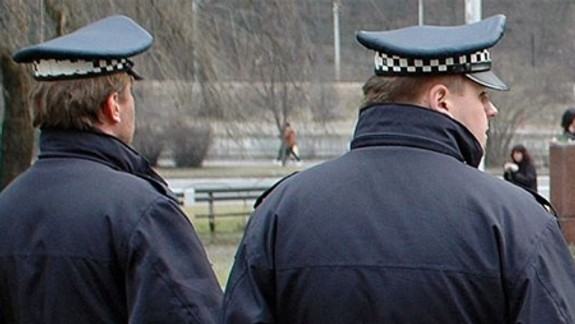 Nové Mesto posiela k školám a ihriskám viac policajtov