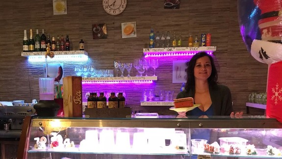 Zaplatíme za vianočné koláče viac? Čo sa deje s cenami, nám prezradili v známej bratislavskej cukrárni