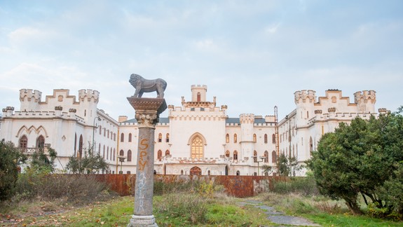 V parku bratislavského kaštieľa v Rusovciach sa začali arboristické práce