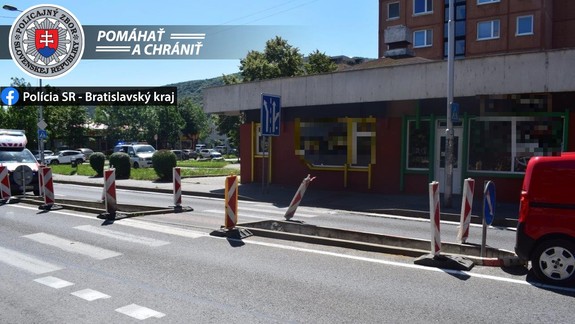 Zrazil chodcov na priechode a ušiel. Neviete nič o nehode na Eisnerovej?