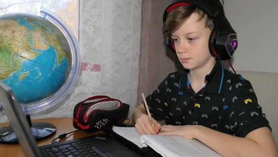 Začali sa vianočné prázdniny - žiaci sa majú vrátiť do škôl v januári