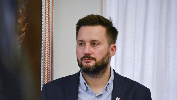 Primátorovi Vallovi znížia plat, požiadal o to sám