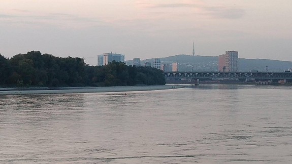 Plavba po Dunaji nebola zastavená, platia však isté pravidlá