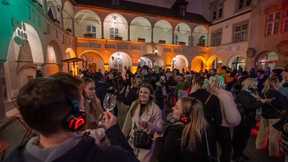 Nádvoria v Starom Meste opäť ožijú Festivalom mladého vína