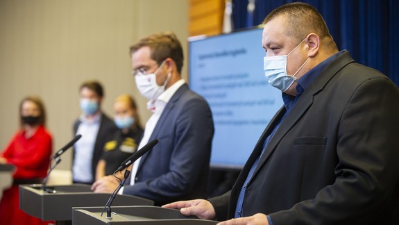 Minister Krajčí: Do nastaveného procesu boja s COVID-19 sa politicky zasiahlo