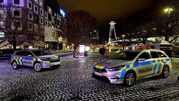 Nehody opitých tínedžerov či bitka: Policajti sa počas silvestrovskej noci nenudili
