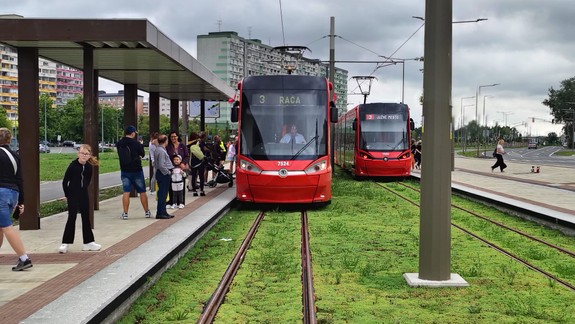 Deň D je tu: V Petržalke začala premávať električka až na koniec mestskej časti