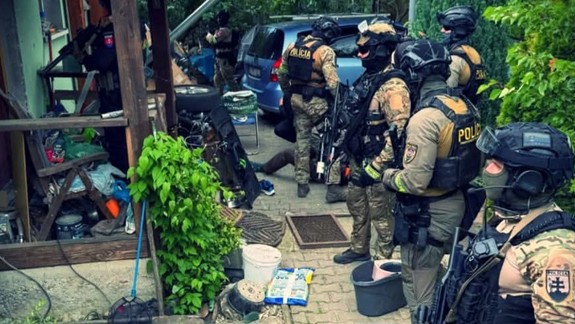 Policajti zasahovali v priestoroch univerzity na Limbovej, zadržali 46-ročného muža