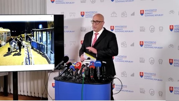 Zrážka vlakov pri Pezinku: Ráž premietol video zachytávajúce kľúčový moment pred nehodou