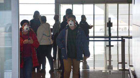 Z ktorých krajín vozia dovolenkári Covid na Slovensko? Zverejnili presné čísla