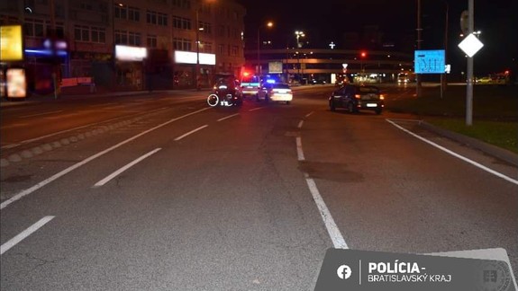 Videli ste túto nehodu s účasťou cyklistky? Polícia hľadá svedkov