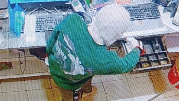 Lupič prepadol v Stupave čerpaciu stanicu, na vystrašenú zamestnankyňu vytiahol nôž