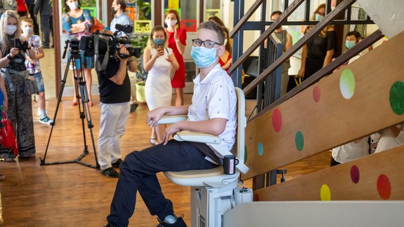 FOTO: Na ZŠ Prokofievova majú stoličkový výťah pre telesne znevýhodnených