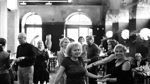 Ako si užívať aj vo veku seniora? Na nedeľné popoludnie je pripravená akcia s atraktívnymi hosťami