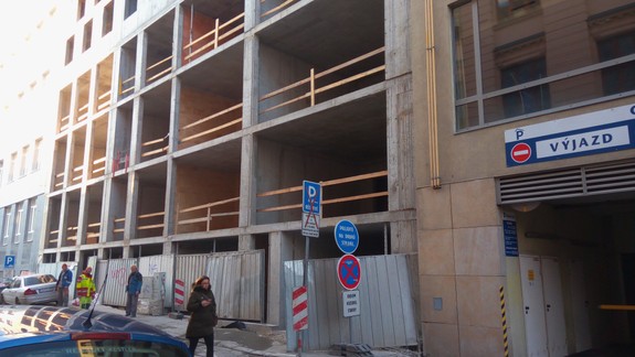 ŠOKUJÚCE: Takto vyzerá historická budova? Pozrite sa, čo vyrástlo na Zochovej