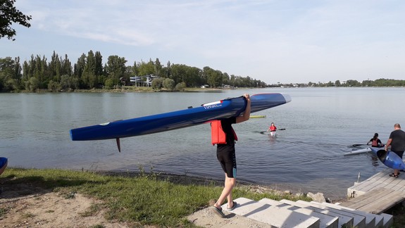 Hygienici radia: Pred kúpaním si treba všímať farbu a zápach, ako aj okolie vodnej plochy