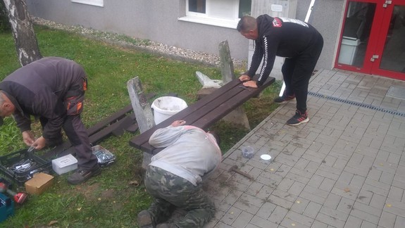 V Lamači budú mať nové lavičky z drevoplastu vyrobeného z PET fliaš