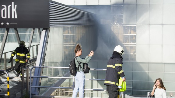 VIDEO: V Auparku vypukol požiar - oheň sa snažia hasiči dostať pod kontrolu