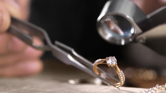 Ako vybrať dokonalý diamant? Faktory, ktoré ovplyvňujú jeho krásu i cenu