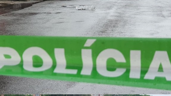 Hrozné: Dievčina vypadla z vyhliadky na Moste SNP a dopadla na auto