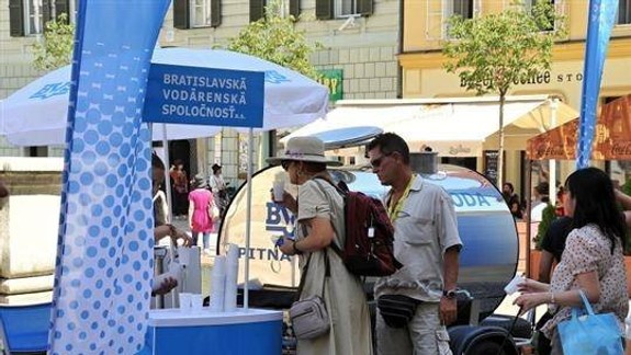 Ako správne piť počas horúčav? Odborníci radia