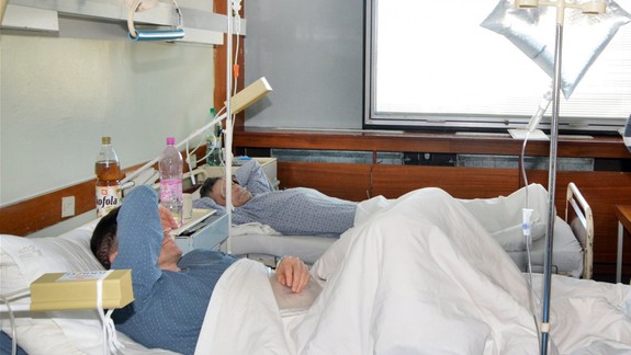 Novinka: V nemocniciach budú môcť pracovať aj zdravotníci s COVID-19