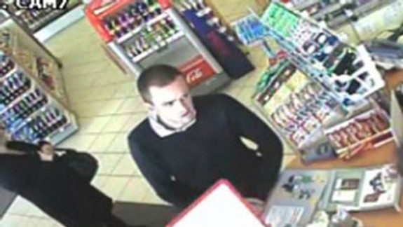 Hľadajú muža, ktorý chcel platiť cudzou kartou