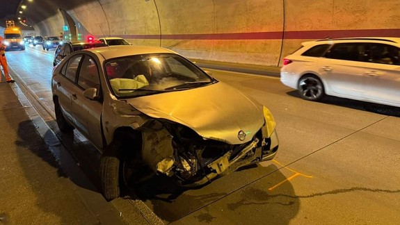 Opitý vodič havaroval v tuneli Sitina