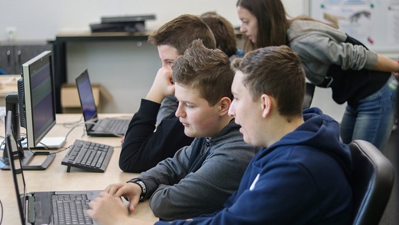 FOTO: S čím zápasí škola, ktorá vychováva IT špecialistov?