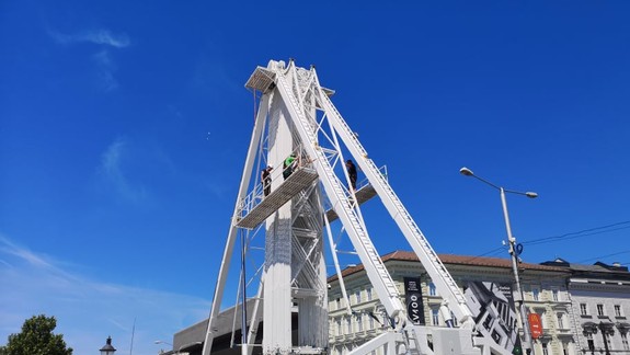 FOTO a VIDEO: Pri Propelleri sa už stavia obrie ruské koleso - počas leta má byť atrakciou Starého Mesta