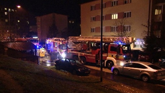Opäť horel byt. Hasiči zasahovali v Karlovej Vsi