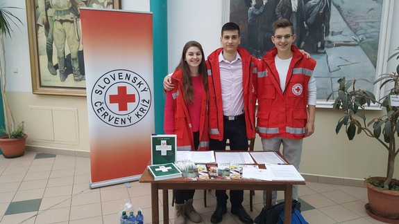 Dnes je Svetový deň Červeného kríža a Červeného polmesiaca, oslávia ich s úsmevom