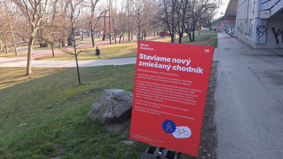 Novinka v Sade Janka Kráľa: Mesto buduje spoločný chodník pre cyklistov a chodcov