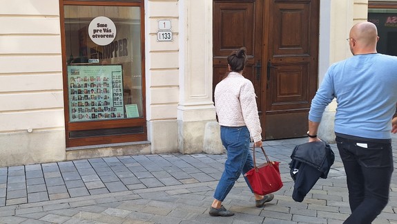 FOTO Všimli ste si toto výnimočné tablo v centre mesta? Mená viacerých spolužiakov poznáte