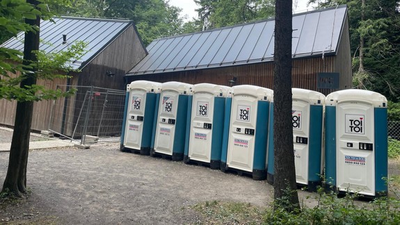 Čo sa stalo? Toalety na Kamzíku za 130-tisíc eur sú uzavreté. Zisťovali sme dôvod