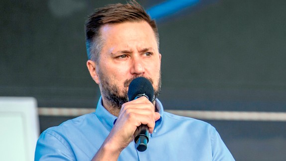 Vallo: Návrhom na presunutie volieb skúšajú, čo ešte demokracia znesie